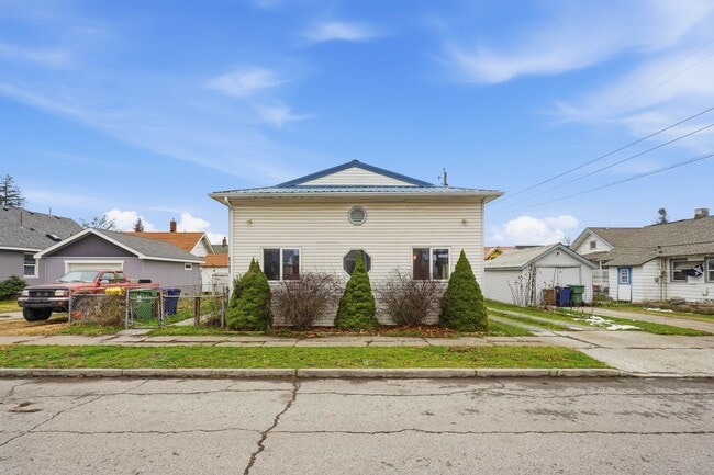 5111 N Stone St in Spokane, WA - Building Photo - Building Photo
