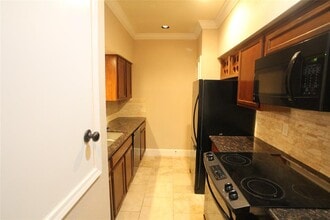17627 Red Oak Dr in Houston, TX - Building Photo - Building Photo