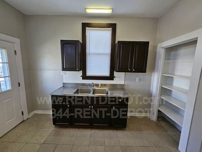 900 E Walnut St in Evansville, IN - Building Photo - Building Photo