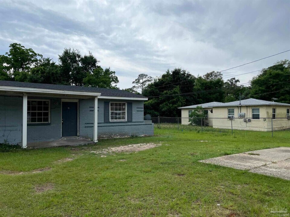 4 Ellis Dr in Pensacola, FL - Building Photo
