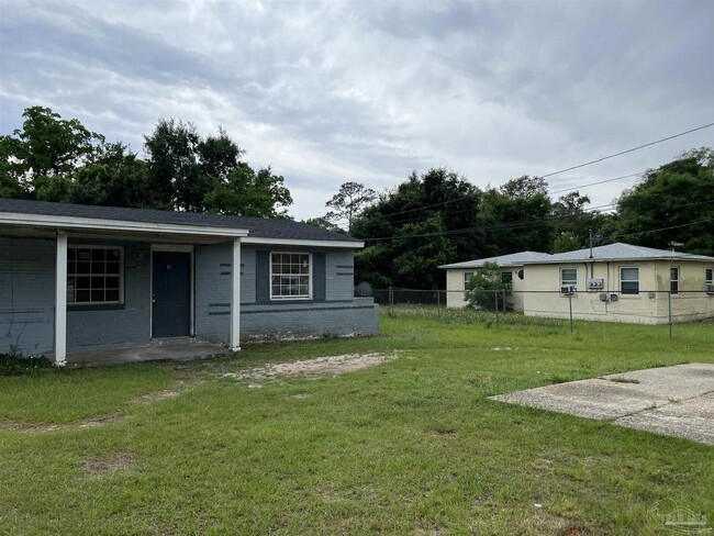 property at 4 Ellis Dr