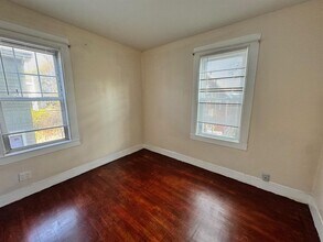 74 Newbury St, Unit 74 in Somerville, MA - Building Photo - Building Photo
