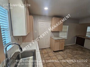 237 Sunnyland Dr in San Antonio, TX - Building Photo - Building Photo