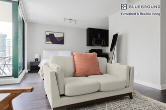 77 W Huron St in Chicago, IL - Building Photo - Building Photo