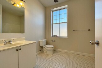 13 Barton Sq, Unit 2 in Salem, MA - Building Photo - Building Photo
