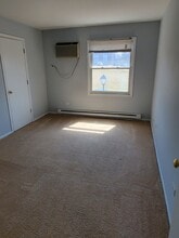 1373 Cunat Ct, Unit 2D in Lake In The Hills, IL - Building Photo - Building Photo