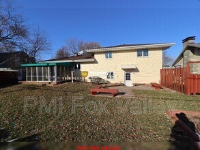 301 E McArthur St in Appleton, WI - Foto de edificio - Building Photo