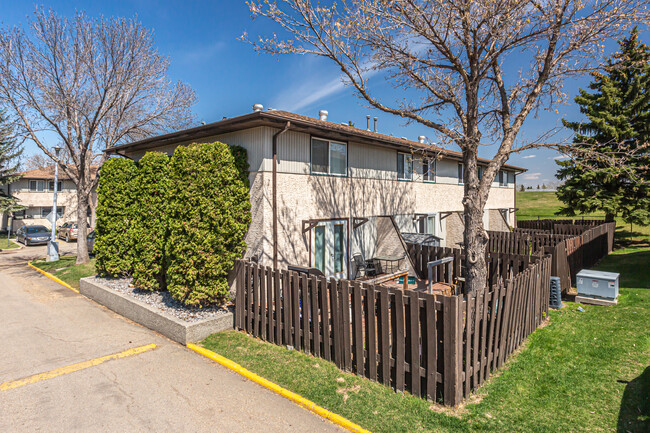 3103-3213 138 Av NW in Edmonton, AB - Building Photo - Building Photo