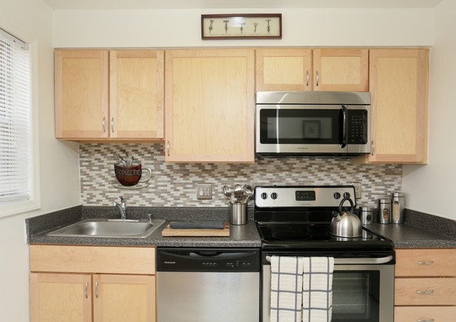 Kingsley Commons Townhouses in Falls Church, VA - Foto de edificio - Interior Photo