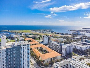 200 4th Ave S in St. Petersburg, FL - Building Photo - Building Photo