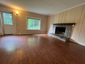 180 Amherst Rd in Sunderland, MA - Building Photo - Building Photo