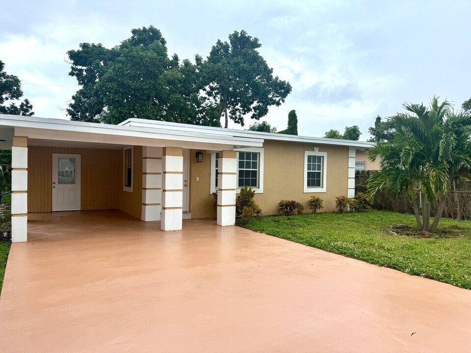 1161 NW 116th St in Miami, FL - Building Photo