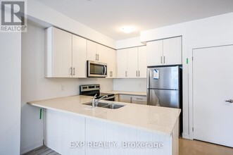 590-590 N Service Rd in Hamilton, ON - Building Photo - Building Photo