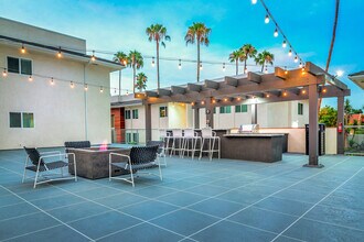 Bixby Hill Apartments in Long Beach, CA - Foto de edificio - Building Photo