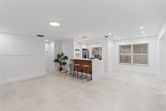 8631 NW 12th St in Plantation, FL - Building Photo - Building Photo