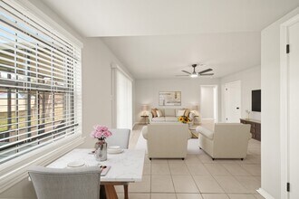 9818 Degas Ln in Houston, TX - Building Photo - Building Photo