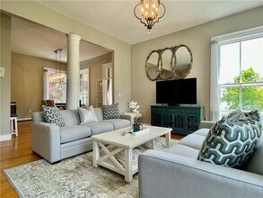 541 Bellevue Ave in Newport, RI - Foto de edificio - Building Photo