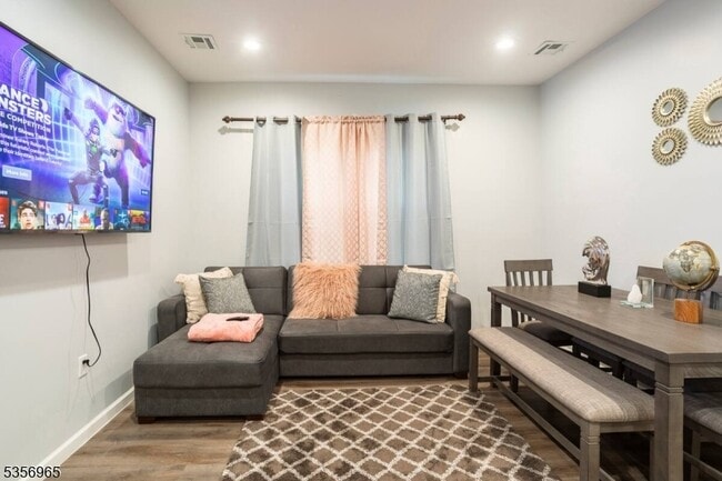 135 Fabyan Pl in Newark, NJ - Building Photo - Building Photo