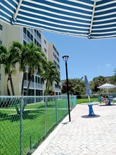 319 NE 14th Ave in Hallandale Beach, FL - Building Photo - Building Photo