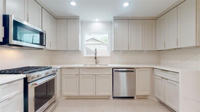 9746 Tappenbeck Dr in Houston, TX - Building Photo - Building Photo