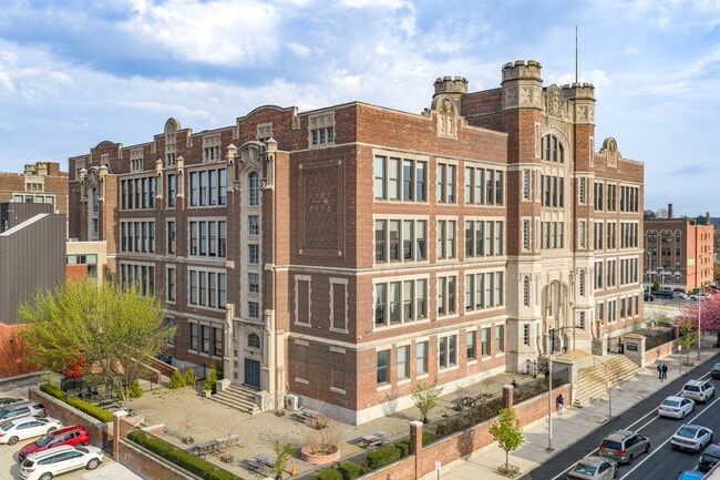 West Lofts Apartments