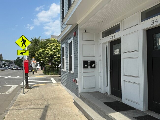 342 Dorchester St, Unit 3 in Boston, MA - Building Photo - Building Photo