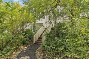328 W Whispering Oaks Ln in Round Lake, IL - Building Photo