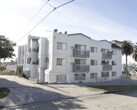 140 N Commonwealth Ave in Los Angeles, CA - Building Photo - Building Photo