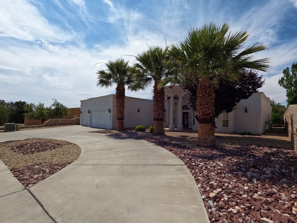 2947 Longbow Loop in Las Cruces, NM - Building Photo