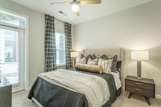 Hawthorne at the W in Chattanooga, TN - Building Photo - Building Photo