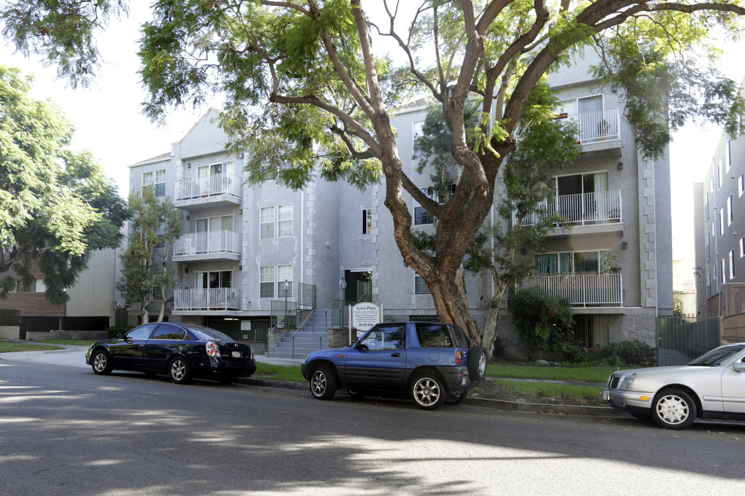 1866 Greenfield Ave in Los Angeles, CA - Building Photo