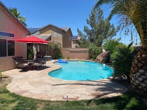 261 McNerney Dr in Henderson, NV - Building Photo - Building Photo