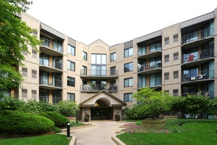 Elm Creek in Elmhurst, IL - Building Photo