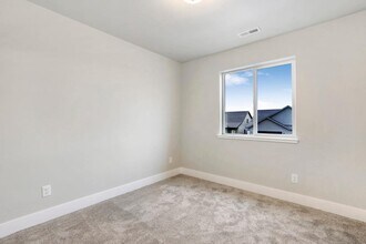 1074 Frank Henry Rd in Twin Falls, ID - Building Photo - Building Photo