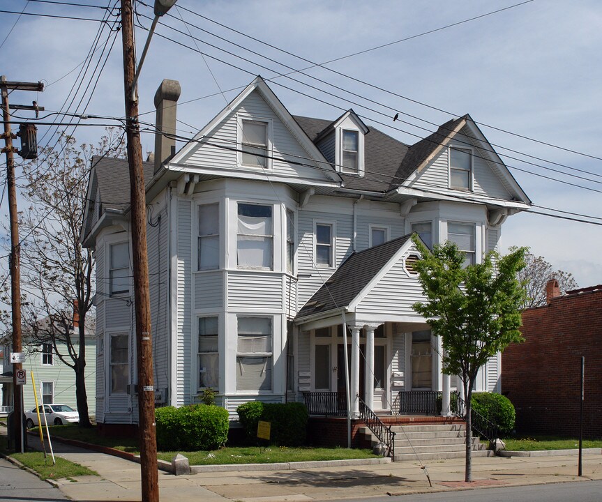 316-318 W Washington St in Suffolk, VA - Building Photo