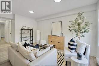 515 Caron Ave in Windsor, ON - Foto de edificio - Building Photo