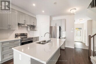 365 Barrett Farm Dr in Ottawa, ON - Building Photo - Building Photo