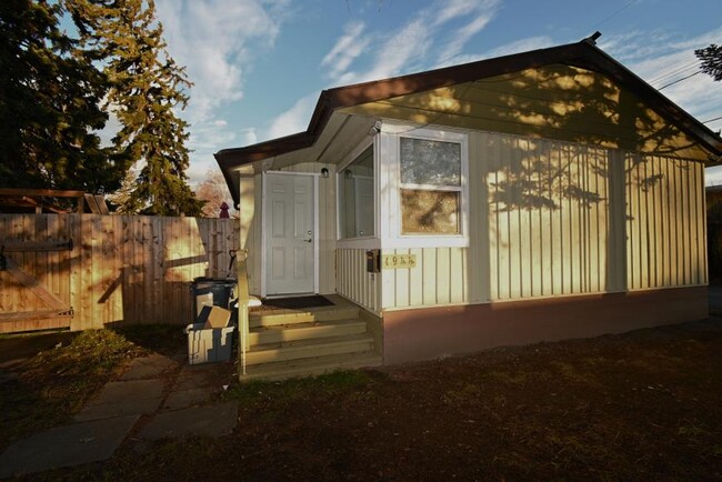 property at 1944 Hemlock St