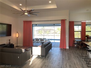 1230 SW 18th Ave in Cape Coral, FL - Foto de edificio - Building Photo