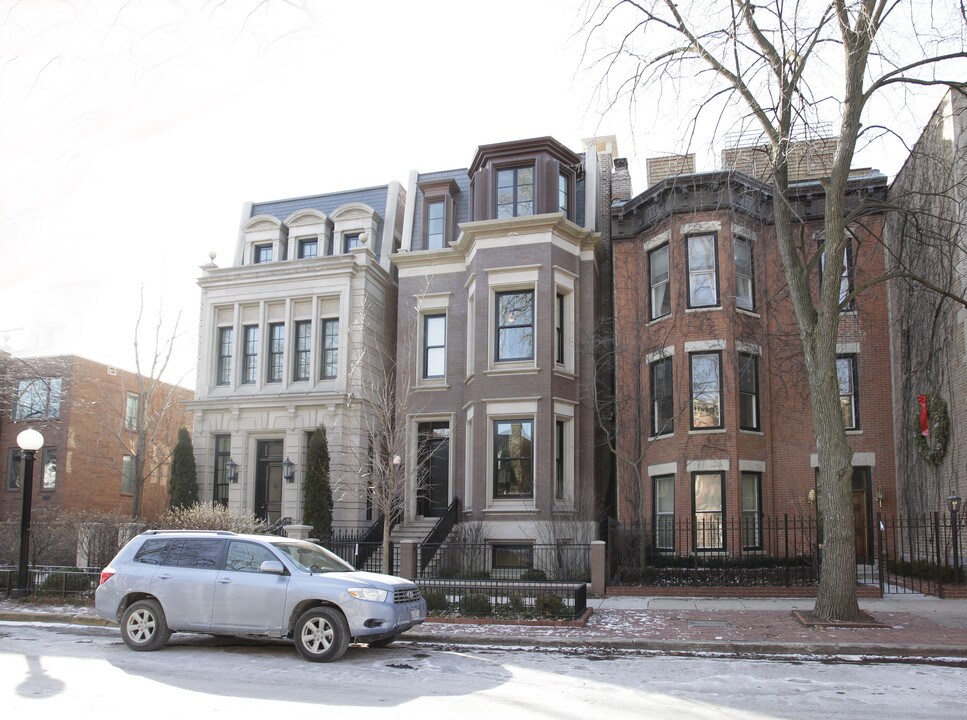 1930 N Mohawk St in Chicago, IL - Building Photo