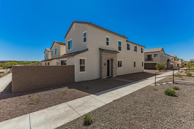 2434 W Maximo Wy in Phoenix, AZ - Building Photo - Building Photo