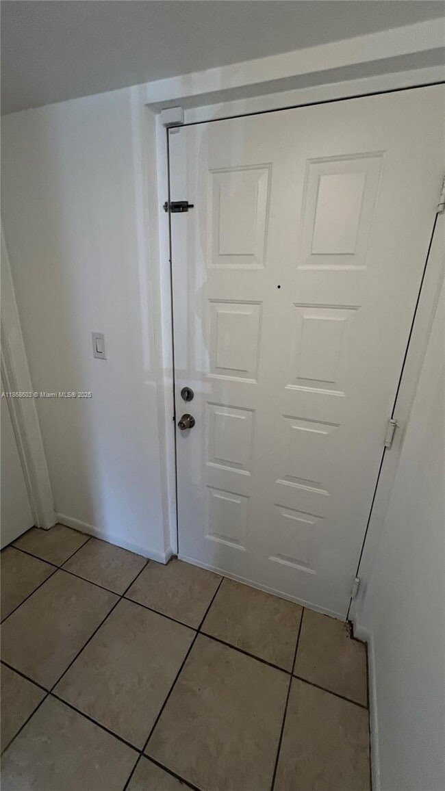 711 N Pine Island Rd in Plantation, FL - Building Photo - Building Photo