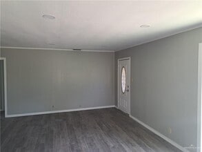 1804 N 5th St in McAllen, TX - Foto de edificio - Building Photo