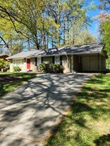 1901 Kenwood Rd SE in Smyrna, GA - Building Photo