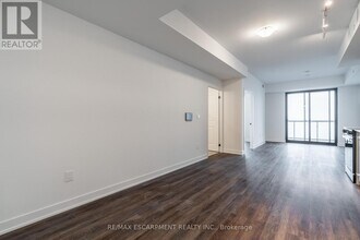 2075 Lakeshore Rd. in Burlington, ON - Building Photo - Building Photo