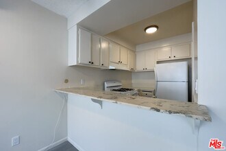 3607 Clarington Ave in Los Angeles, CA - Building Photo - Building Photo