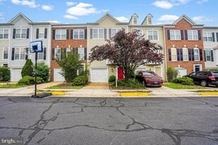 5186 Fiery Dawn Ct in Centreville, VA - Building Photo