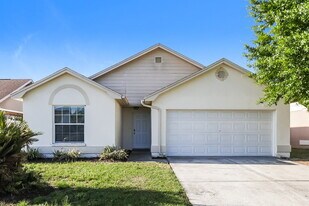 1735 Tarah Trace Dr in Brandon, FL - Building Photo