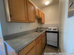 44 Central St, Unit 3 in Somerville, MA - Building Photo - Building Photo