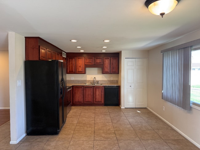 3747 E Winchcomb Dr in Phoenix, AZ - Building Photo - Building Photo